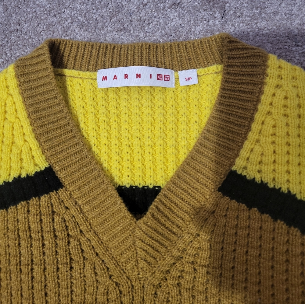 MARNI for Uniqlo sweater. - Picture 2 of 2